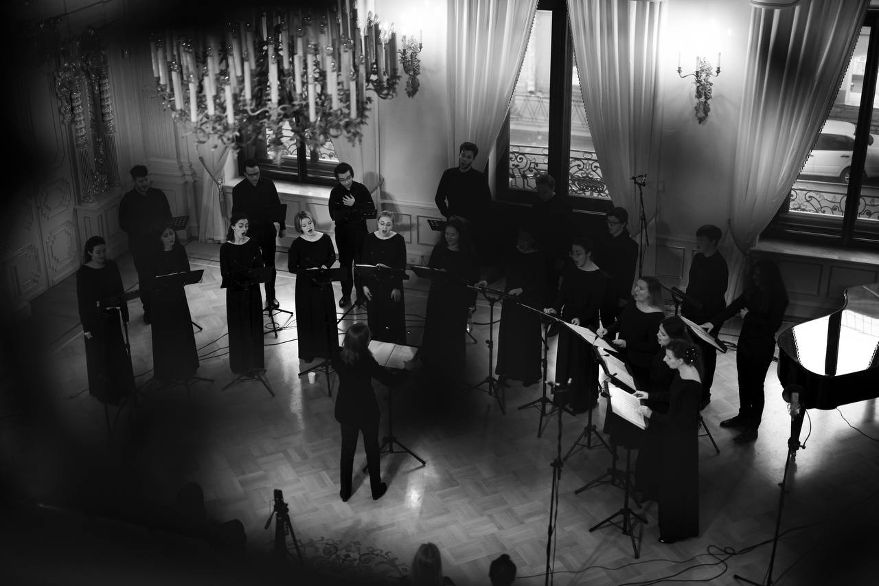 Призраки старинного особняка: хоровая мистерия в ночи – афиша