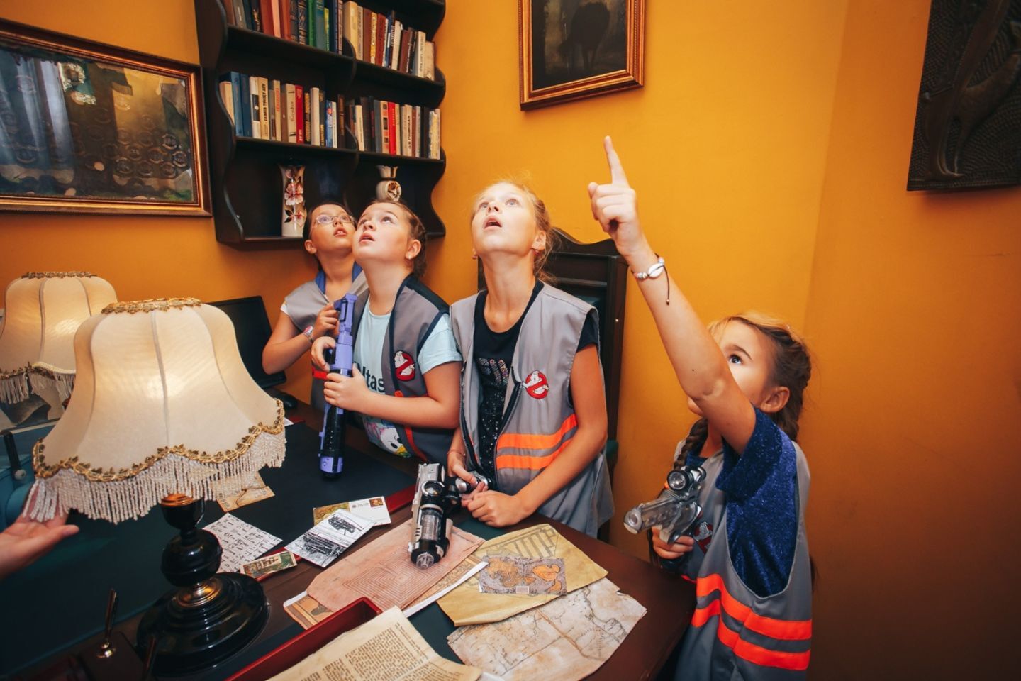 Квест «​Охотники за �привидениями»​ – афиша