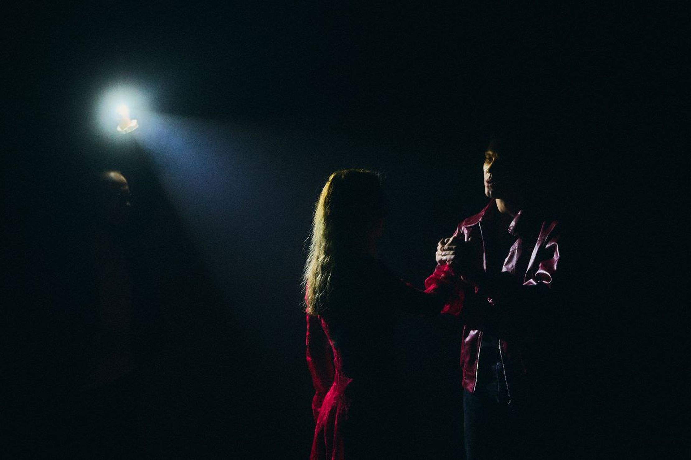 Смех в темноте – афиша