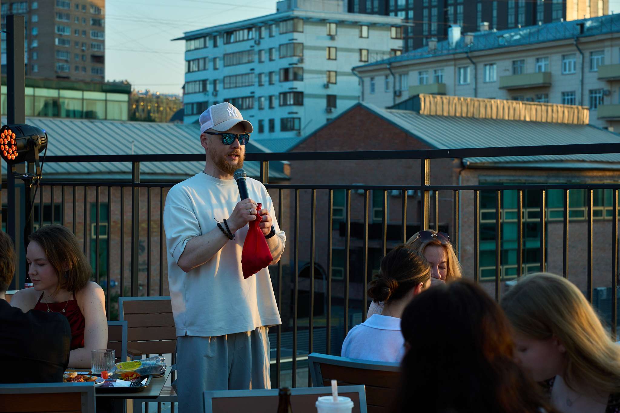 Муз�ыкальное лото со стендап-комиком – афиша