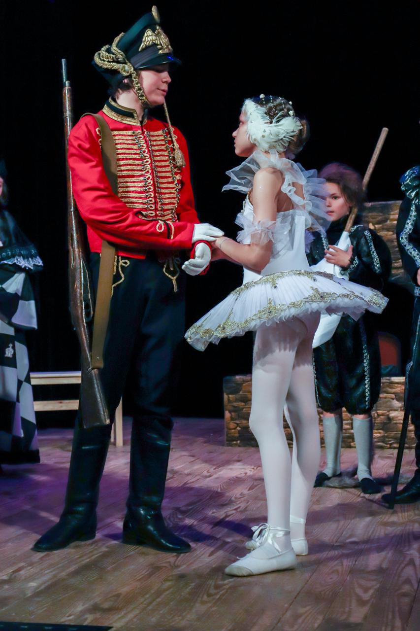 Стойкий оловянный солдатик – афиша