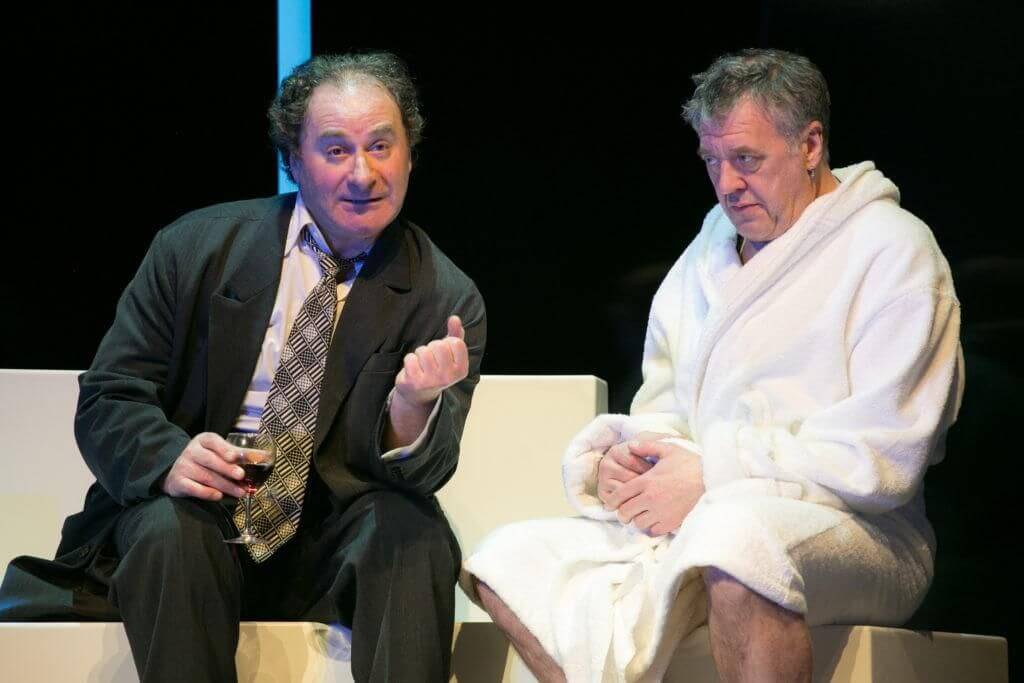 Фальшивая нота – афиша