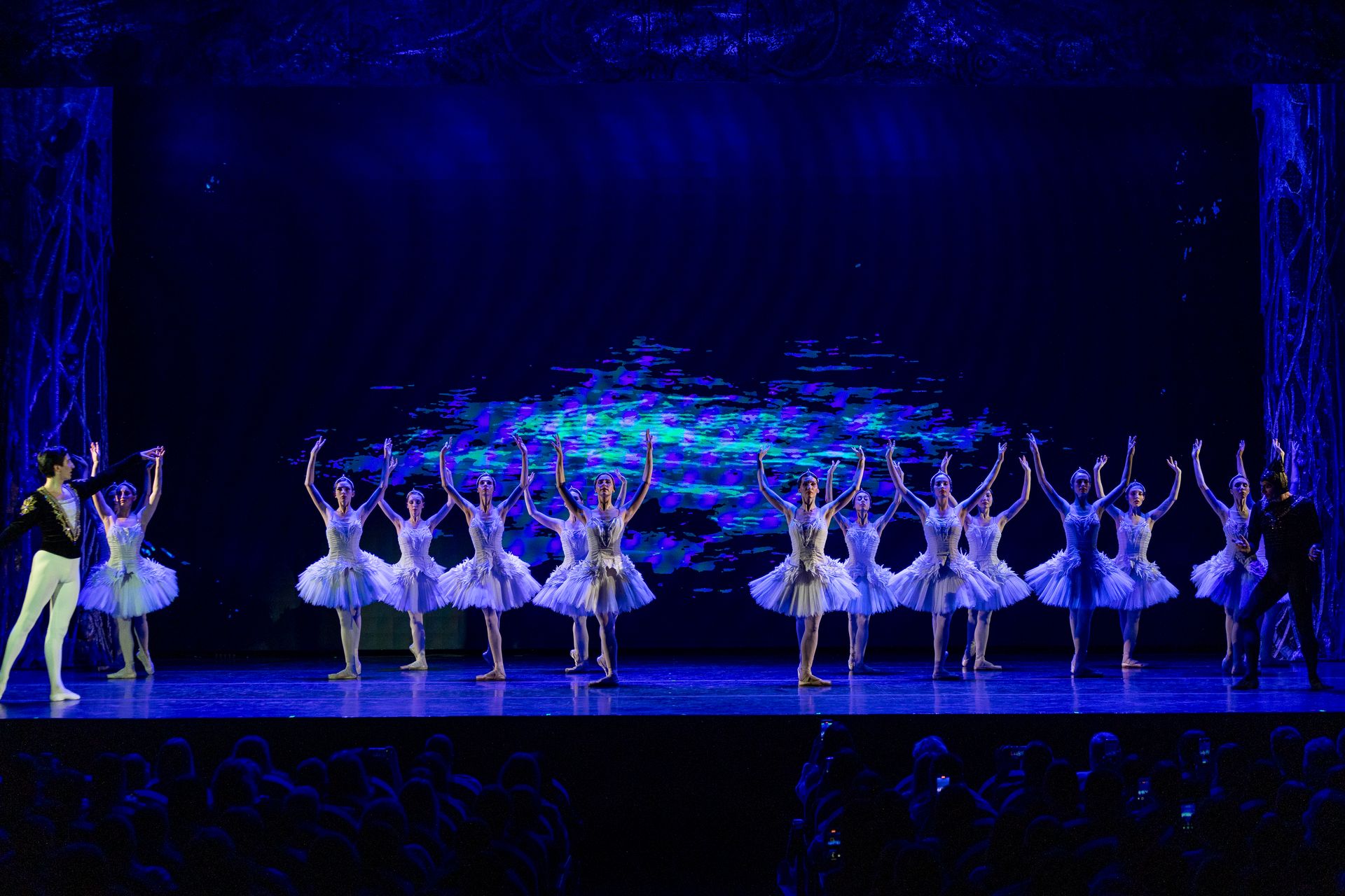 Лебединое озеро – афиша