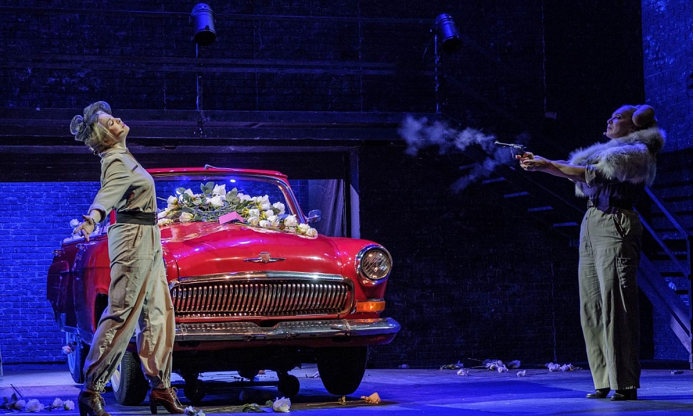 Восемь женщин – афиша