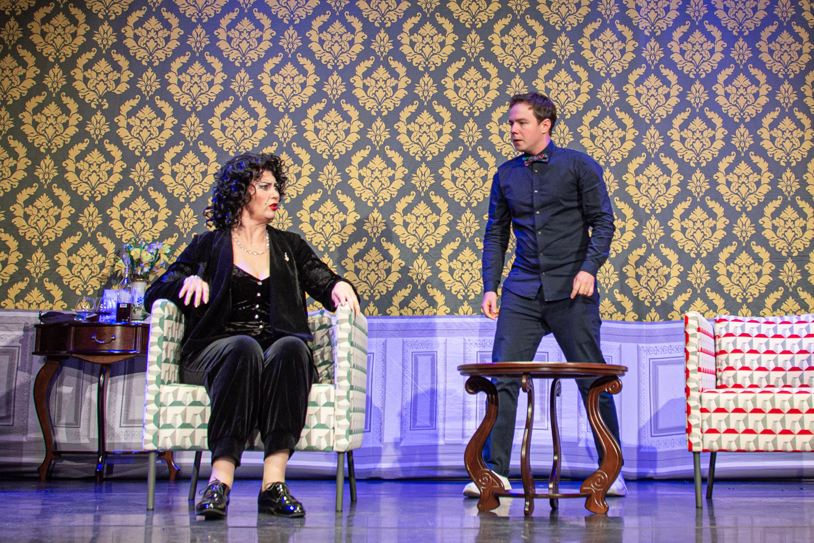 Семейка легкого поведения – афиша