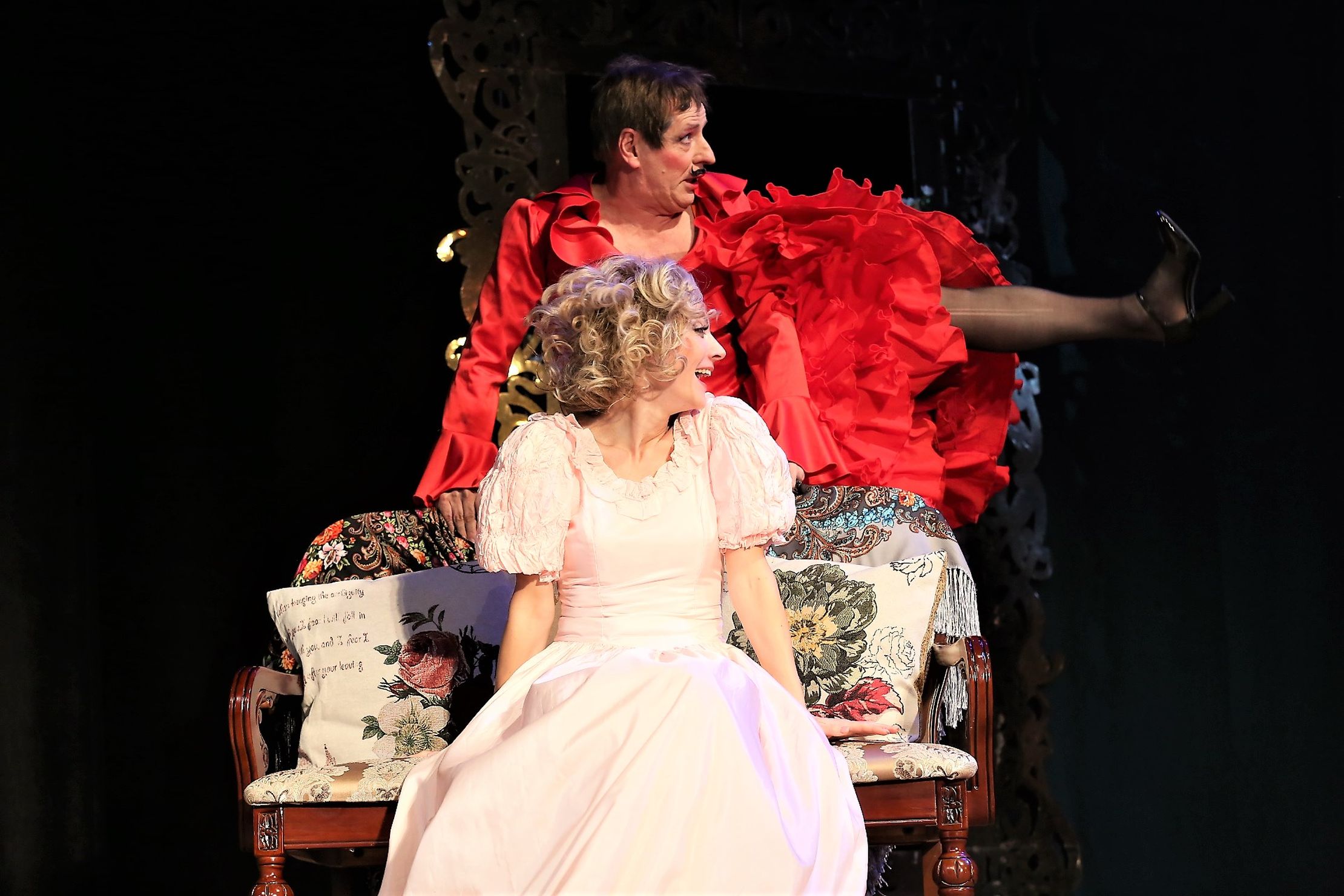 Любовь втроем – афиша