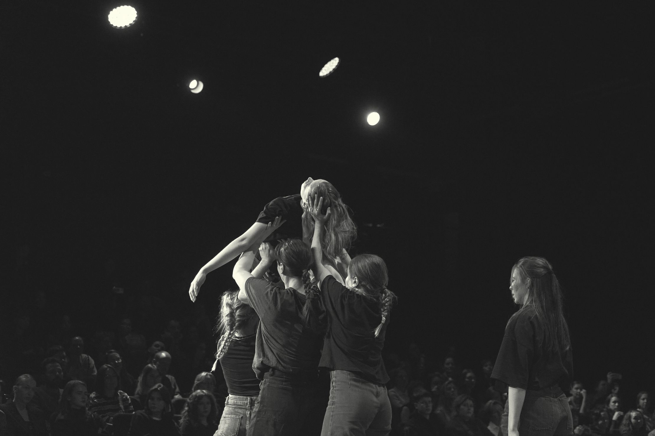 Танц-перформанс «Восстание» – афиша