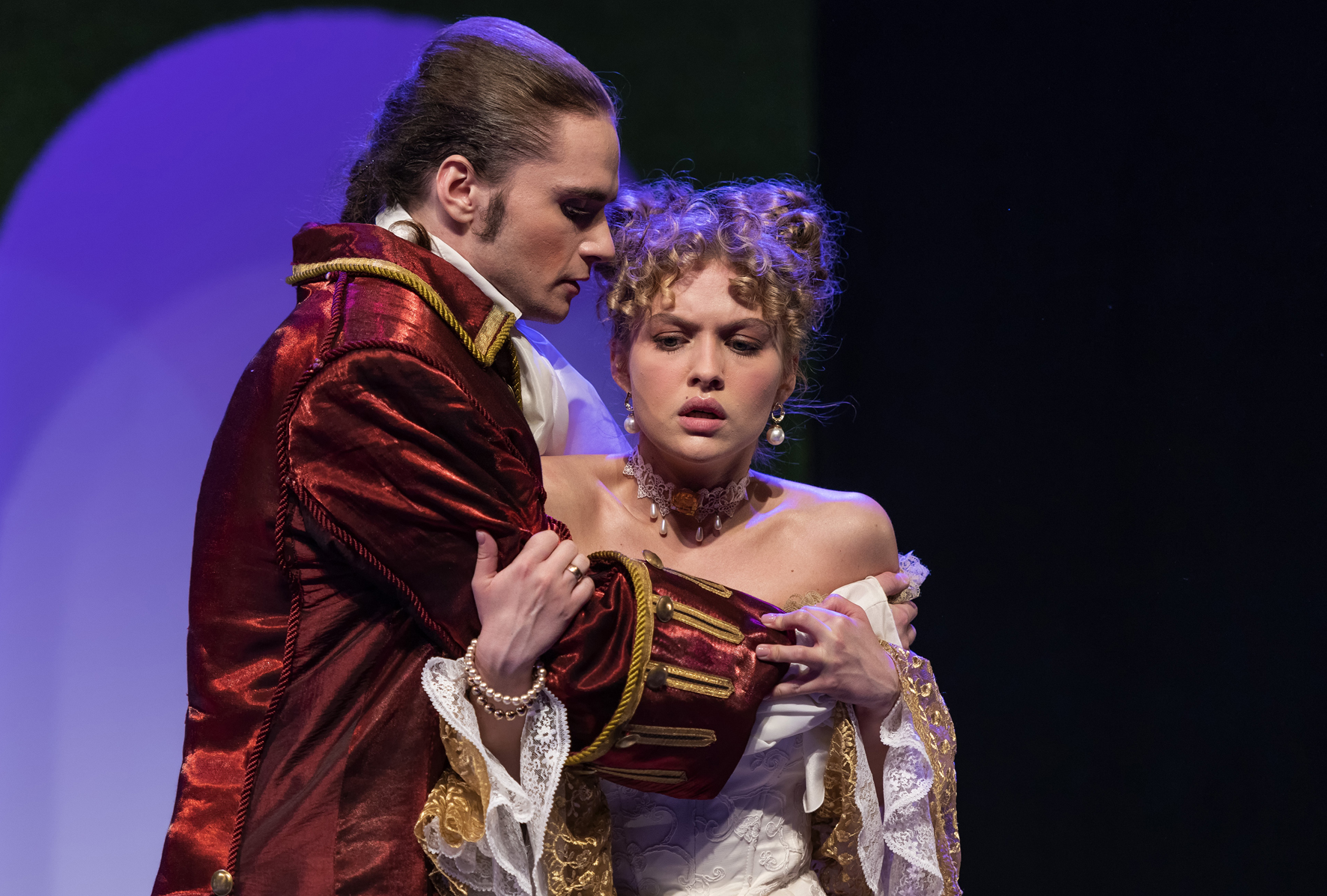 Любовь — книга золотая – афиша