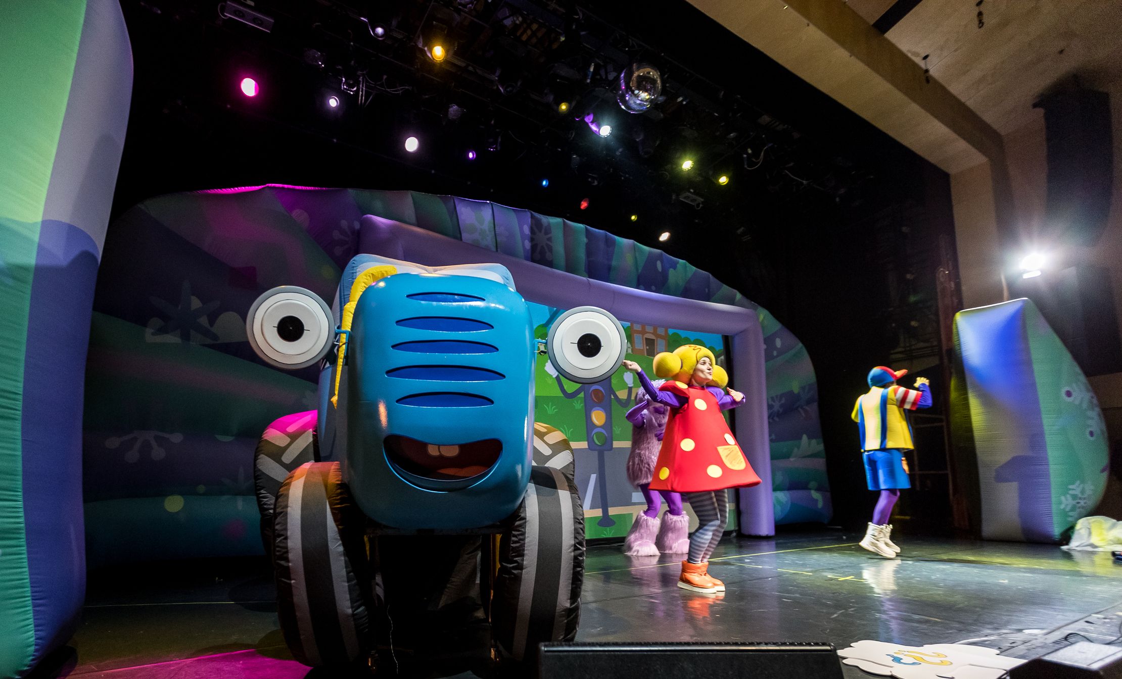 Синий трактор зимнее п утешествие – афиша