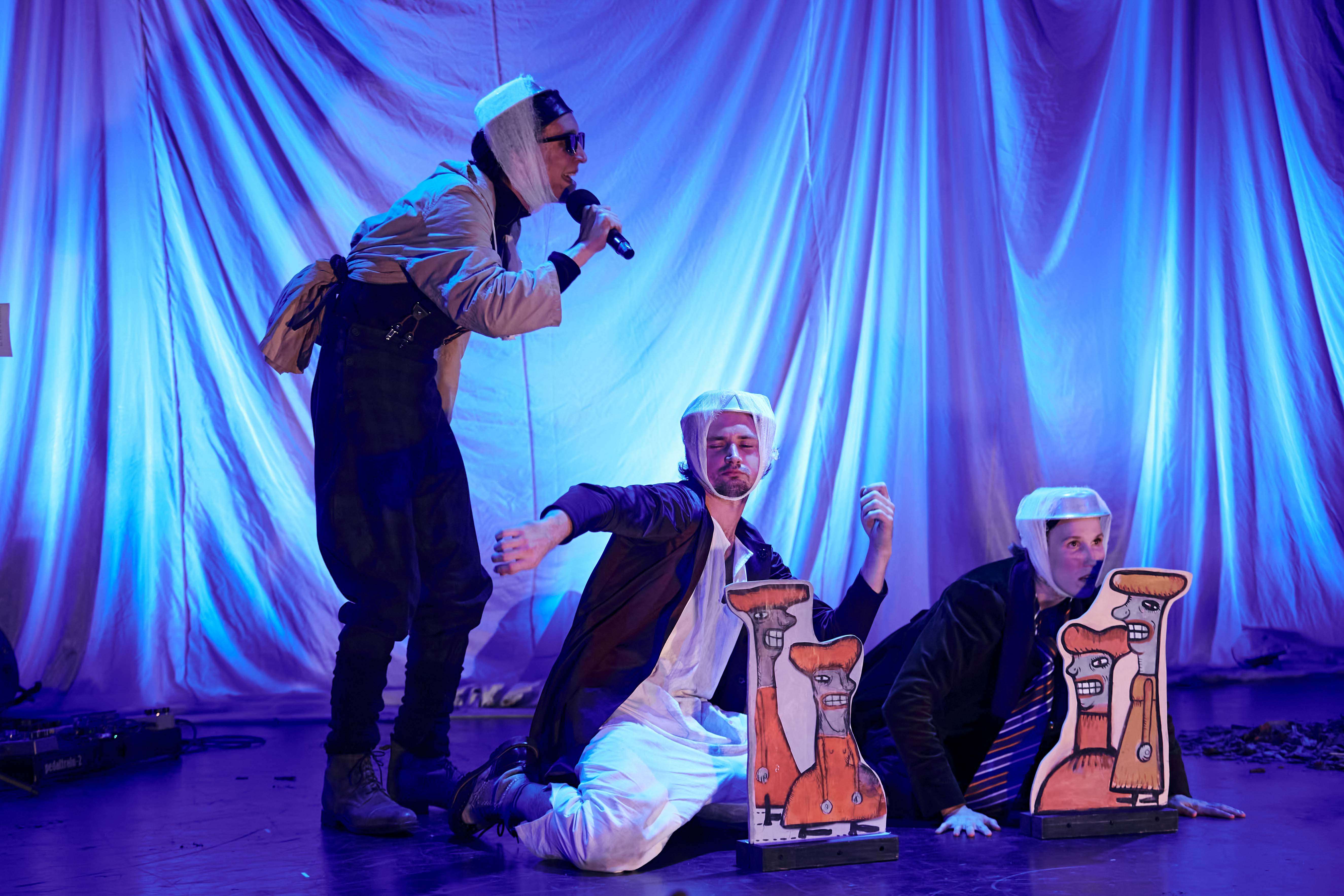 Ессе номо – афиша