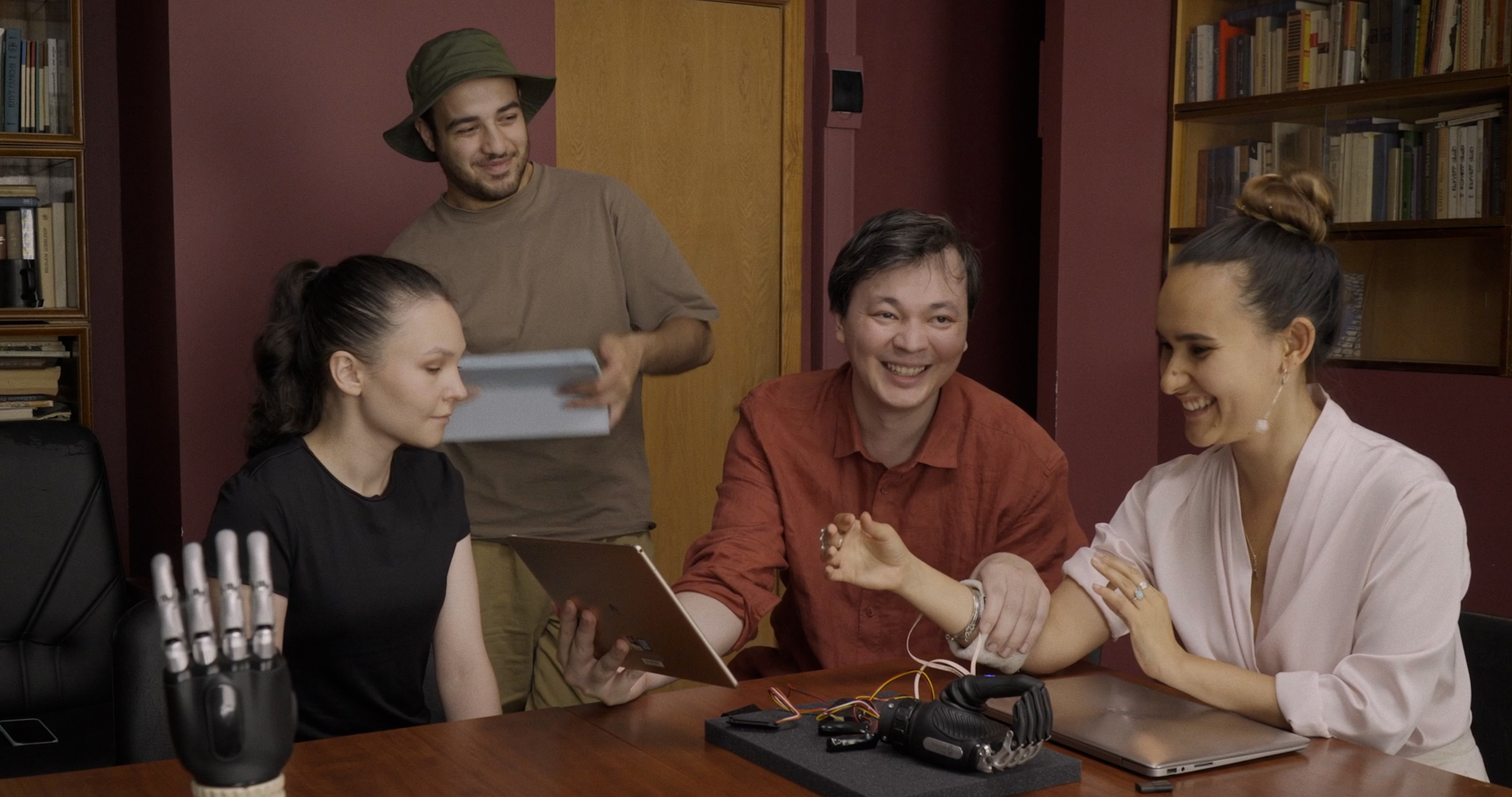 Чувственный контакт – афиша