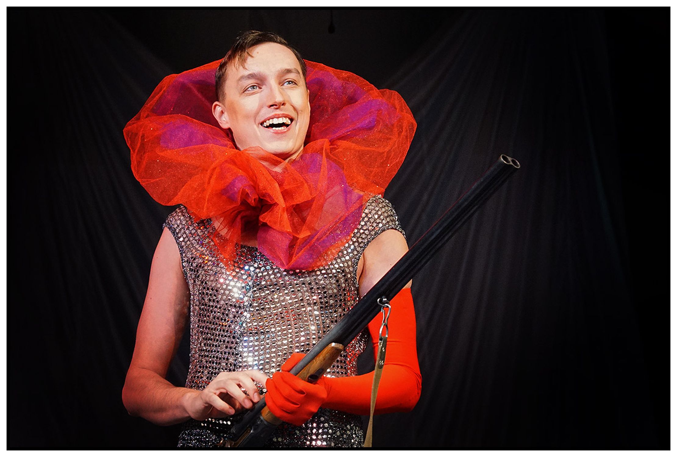 Лысая певица – афиша