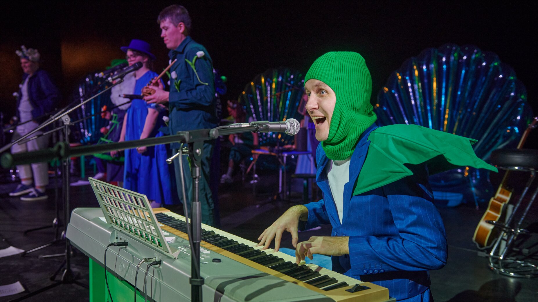 Абсурд и романтика – афиша