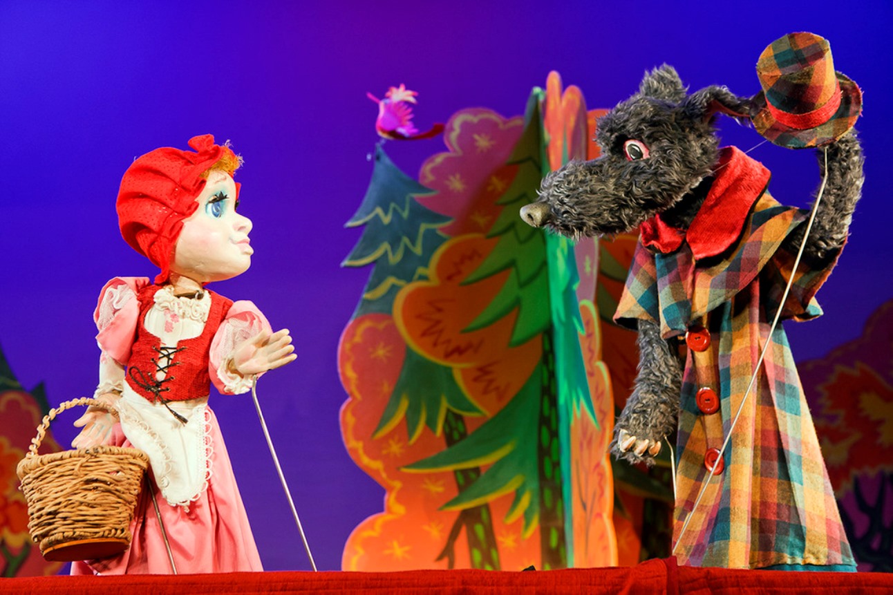 Серый волк спектакль. Спектакль "красная шапочка" Рязань. Спектакль красная шапочка театр. Кукольный театр красная шапочка. Красная шапочка кукла для кукольного театра.