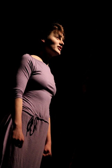 Әйелі күйеуінің көзінше топтық жыныстық қатынасқа түскен. Моншадағы топтық секс