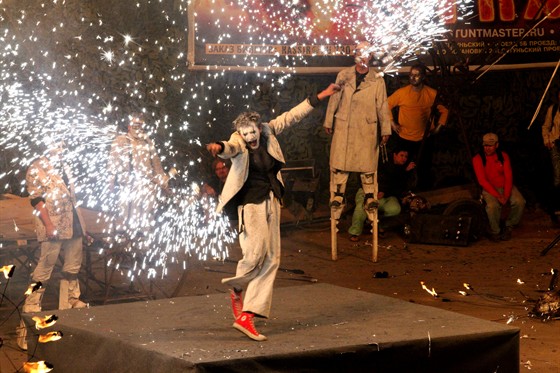 III Фестиваль уличных театров «Вселенский карнавал огня» – афиша